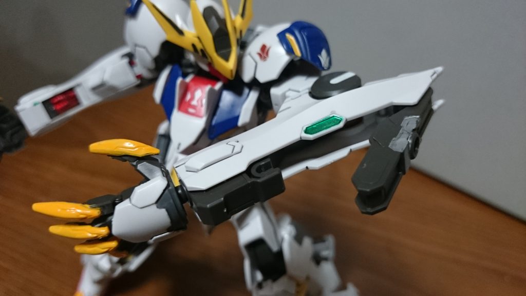 ルプスレクスへの取り付けは腕部のサブアームとカバーパーツを取り外し、サブアームを取り付ける箇所にロケット砲基部のパーツを介して取り付け。改造した訳ではないので、サブアームにも換装可能っス