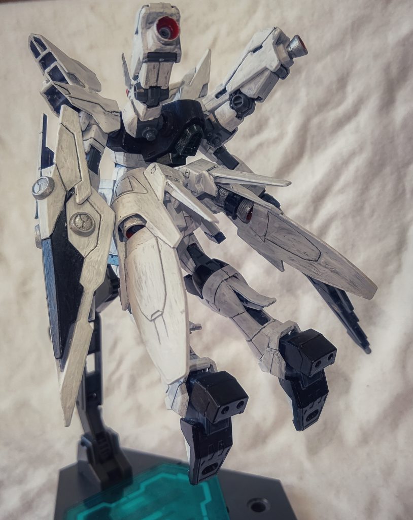 腰部のテールバインダーから生み出される加速力はフリーダム以上であるが、スピードに全てを持っていってるため運動性・操縦性は及ばない。