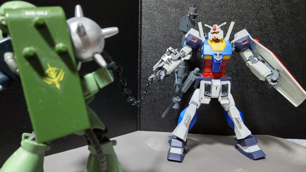 このメイスはチェーンを付ければ、ハイパーハンマーにもなります。※チェーンを付ける仕組みはコトブキヤのウェポンシリーズの「サーベル&ハンマー」を使用しています。やっぱガンダム最強の武器といったらガンダムハンマーですよね!※スパロボでは大体一番強い武器扱いです。