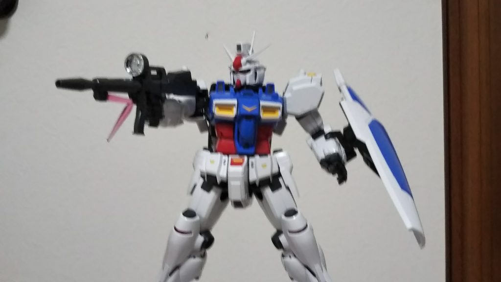 ビームライフルとシールドを持った状態(ぶれててすみません😣💦⤵️)