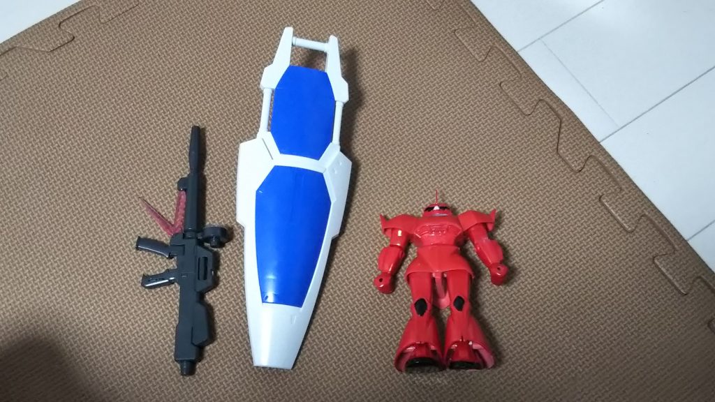 武器もこんなにもデカイ‼️ 横の144分の1スケールのゲルググと比べたら一目瞭然です