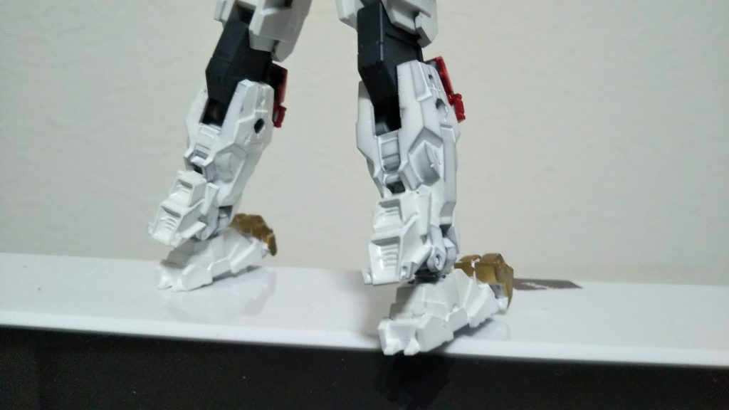 足のスラスターはストライクルージュで余るビルドストライクのスラスターを使用 