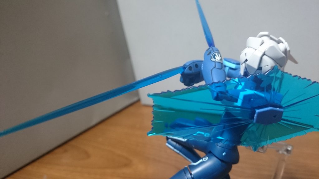 ・ビームサーベル&ビームシールド通常のとの相違点は成形色がブルーに変更されてることくらいっス。パーツそのものはF91のパーツの流用っスそれでは以下アクションっス~