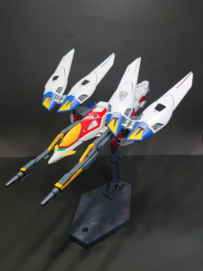ネオバードモード。今回黄色を筆塗りしましたが、結構きれいにできたのでよかったです。デカールはMGウイングゼロのデカールなどを参考に、っぽいように入れてみました。