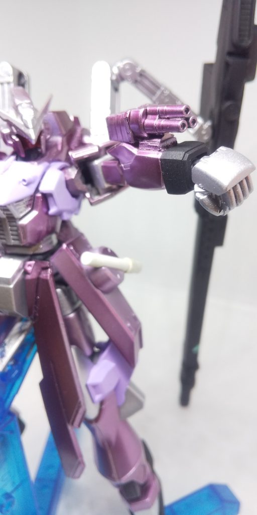 基本的な性能は量産型F91のものを踏襲しており、そこにずば抜けた差はない。ハッキリと言ってしまえば、ガワだけ変わった量産型F91である。それでも高性能のモビルスーツには違いはないだろう。