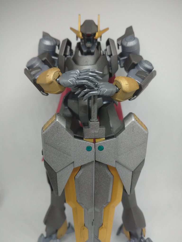 Fa○eのセ○バーを筆頭にした、大剣を前に突き刺して仁王立ちしてるポーズって凄まじくカッコイイですよね、こればっかりはマントがある者の特権な気がします