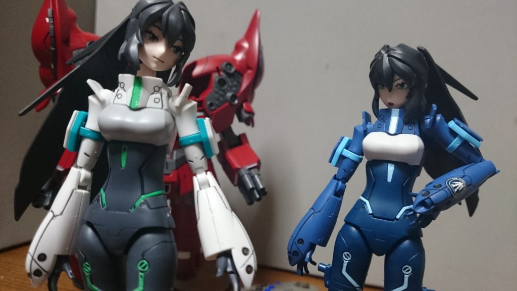 オリジナルと。柔らかい白とお堅い青みたいな感じで