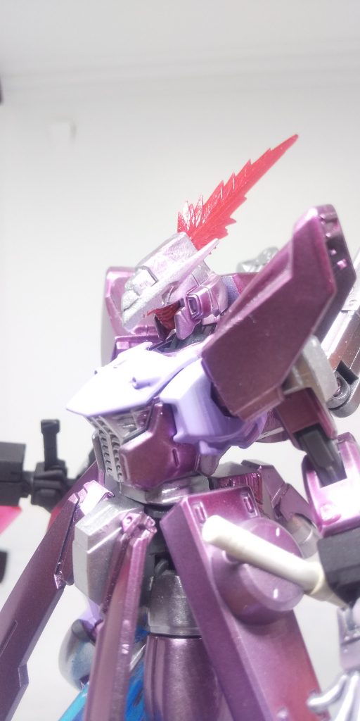 頭部に強制冷却用のエネルギー放出システム、「SAMURAI」を搭載してはいるが、そもそもバイオコンピュータが未搭載の量産型F91が母体なので、演出にしか使用されないこの上なく意味のない装備である。