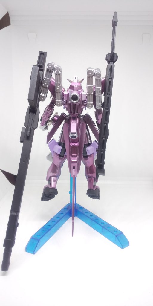 うしろすーがた。と言う設定を即興で作り上げる夜。機体の名前は某アイドルリズムゲームの曲名から。そして「紫系統のプラモはまだないなァ……フゥーハハハハハゥァ!!!!」と塗りたくった後、棚の上のヤツの存在に気づく酷い凡ミスをぶちかます新年。(・ωく)