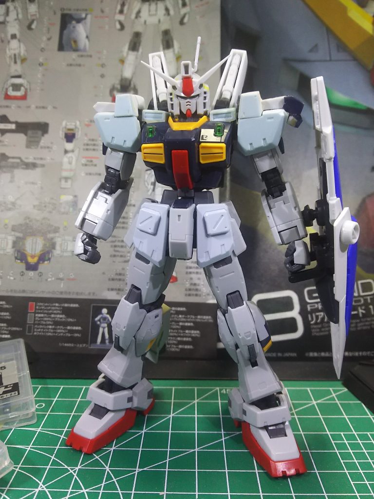 正面両肩部フレームにジム・カスタムより流用のインテーク、肩アーマーもジム・カスタム
フロント、リアスカートはパワードジムの物