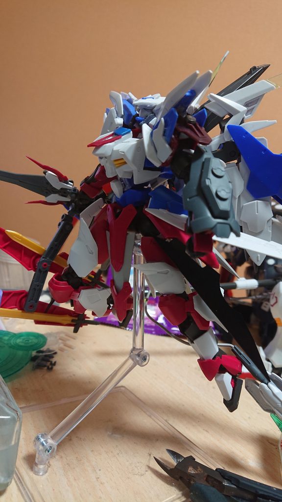 塗装前です。塗装にクリア+パールパウダー(ディープブルー)を全体に吹いたんですが、白の上からだとちょっと微妙な感じになったのでそこは反省ですね...