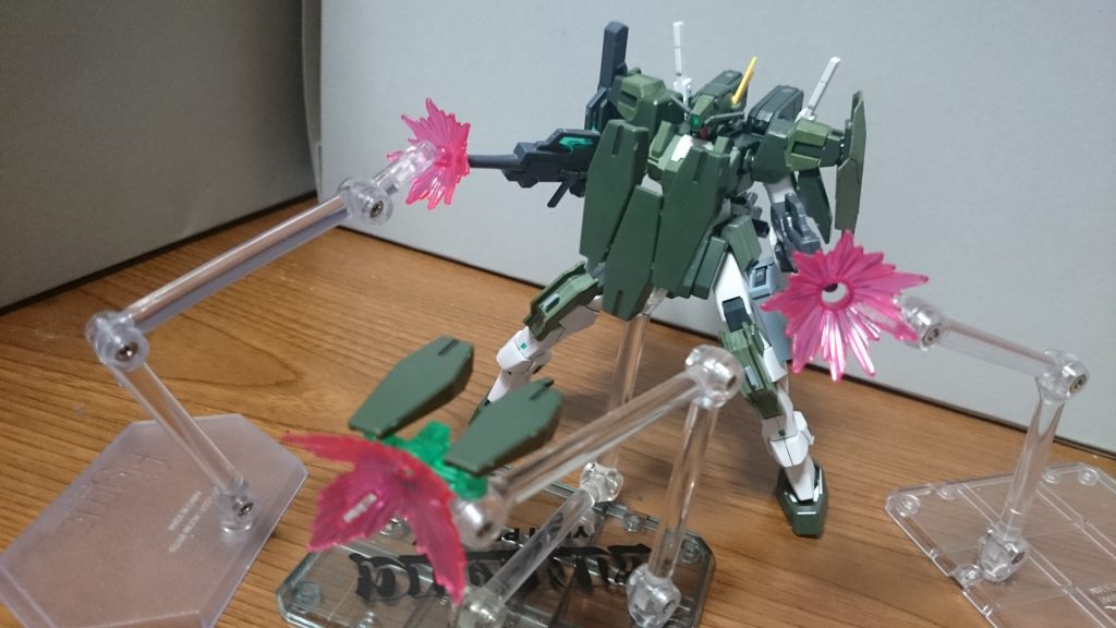 GNシールドビットを展開～

ビットはビット本体やスタンド用のジョイントに3mm穴があるので、付属のあの長いスタンドを使わずとも、無色クリアのスタンドを使えばこちらの方が浮遊感出るかも(支柱は渋滞するけど)