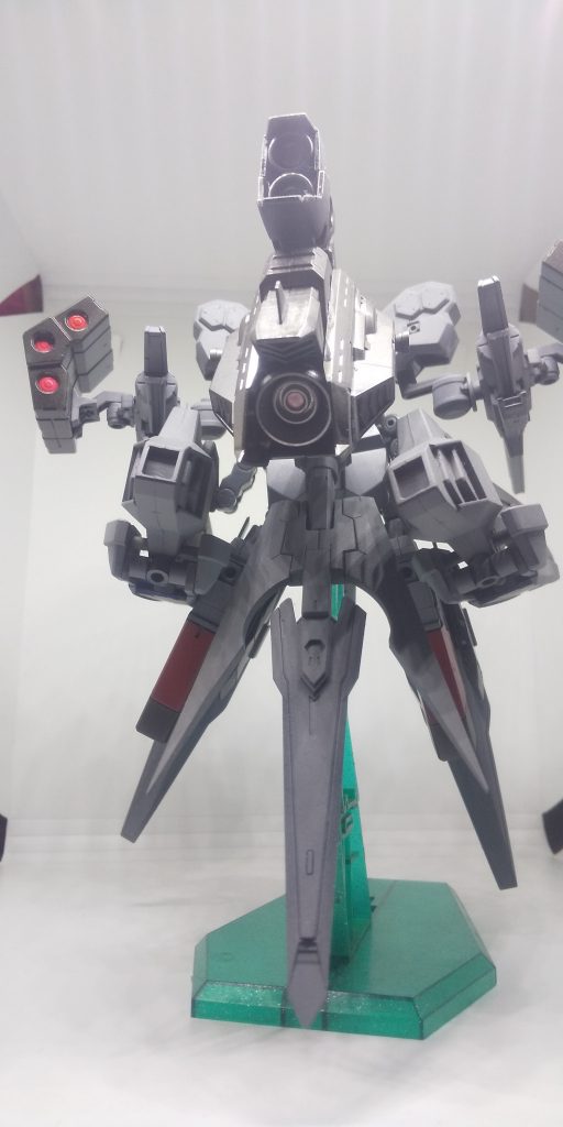 うしろすーがた。
モチーフはGNアーマーとSTGの自機とフロート型AC。
今までのどの機体よりもジャンクの塊感が強いと個人的に思っていたりします。