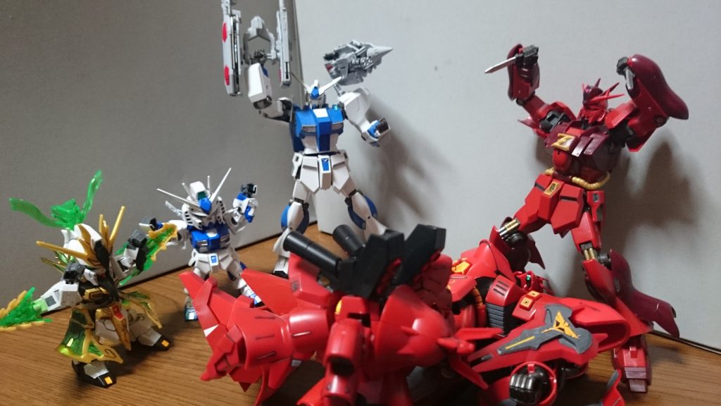 我が家にはνガンダムがたくさん(ただし素のνはRGだけという)
