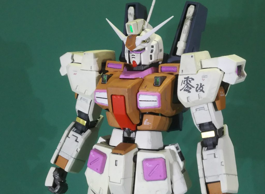 頭部の金属パーツがいい感じ