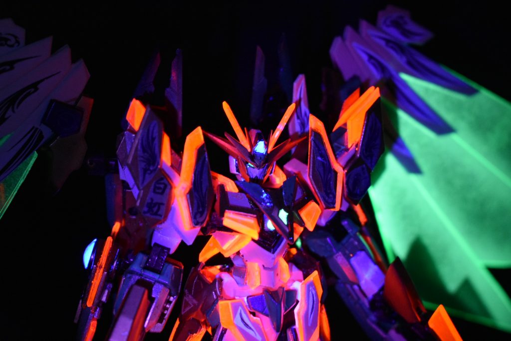 バストアップ フレームは赤いけど一応純正太陽炉のツインドライヴですなので太陽炉とか羽の色は緑色