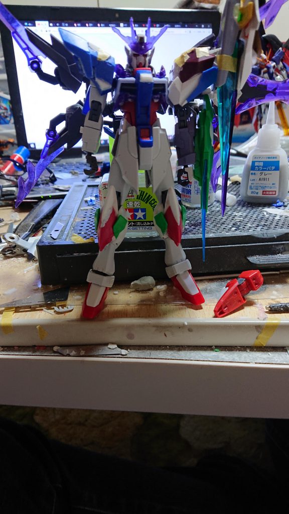 数少ない製作途中の写真、ここからかなり手を加えましたが流用パーツの多くはトランジェントグレイシャーです。