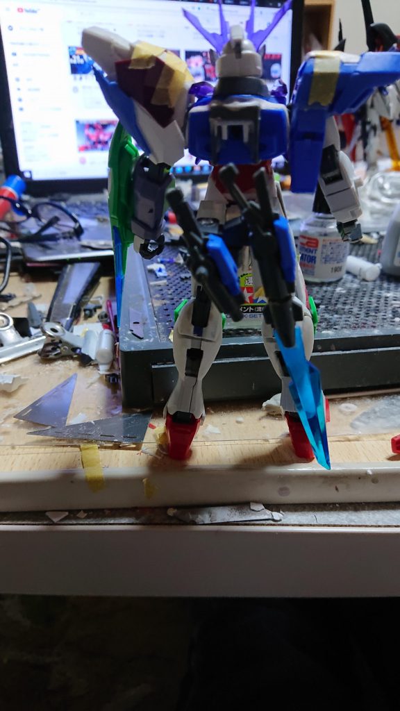 この段階ではエクシアリペア4と同じギミックがありましたがバックパックと干渉したので泣く泣く没に 