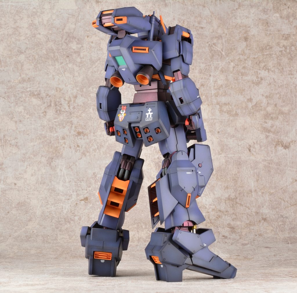 かかとのスラスターは造形が甘かったので3Dプリンターで出力したパーツに置き換えました。