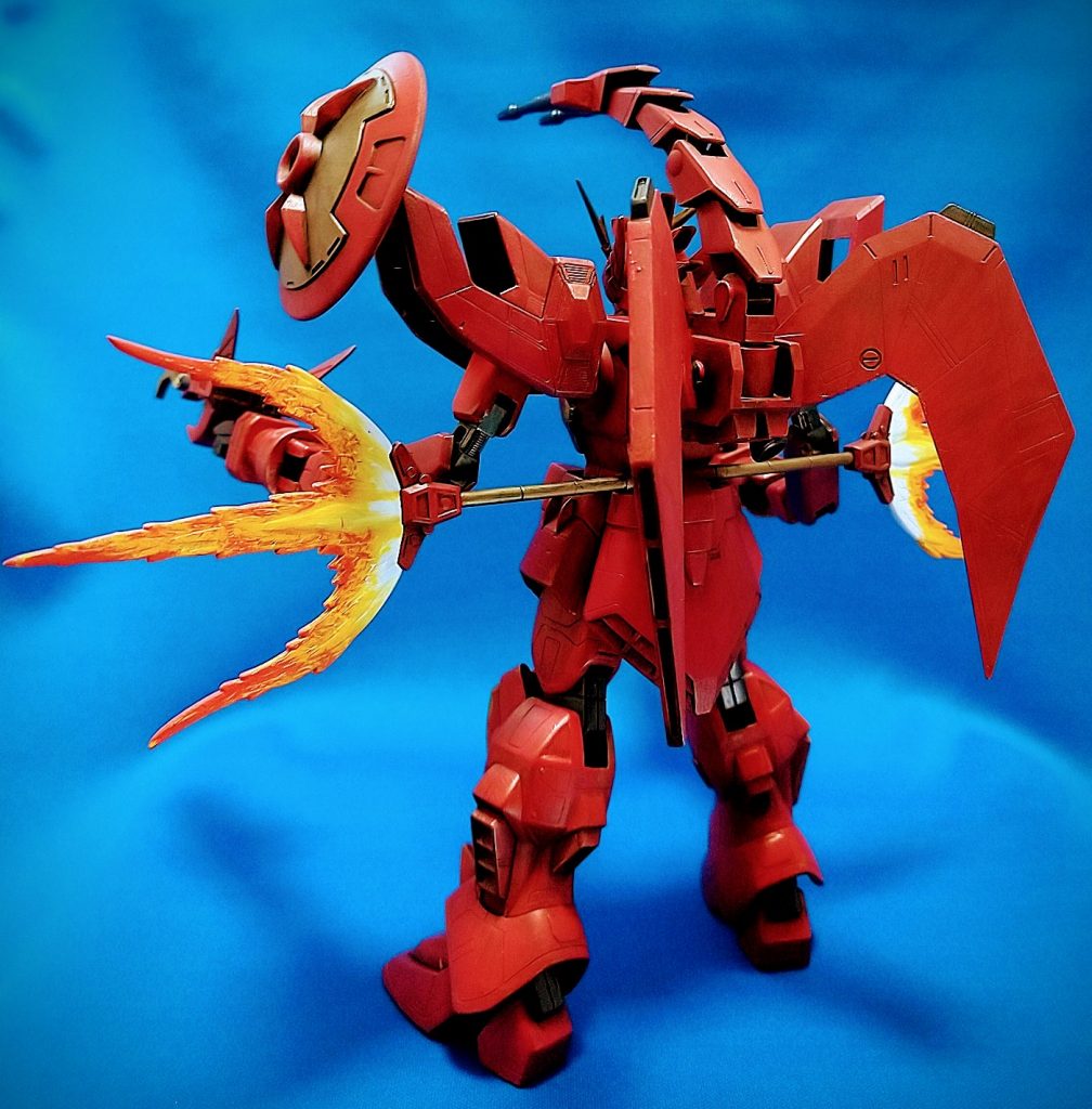 放映当時のキットですがプロポーションはガッシリして設定画の雰囲気を良く再現していると思います。ビームキャノンの砲塔は節で切り離して針金で繋げることでより有機的に見えるように加工しました。ドラゴンハング基部はプラサポの関節パーツに置き換えてノーマルより高さを抑えてより延ばしています。
