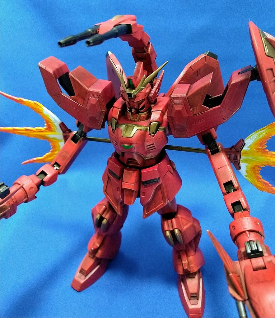 赤は二色塗り分けていますが写真ではよくわからないですね…ハイターでメッキを落とし、黒サフからアクリルガッシュ筆塗り塗装。エナメルの金でドライブラシ仕上げ。トライデントは腰に固定して炎を出しているイメージで。ここはシタデルカラーで塗装。