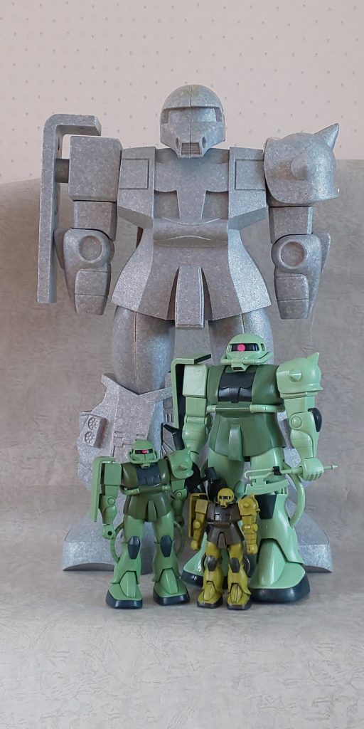 ストレート組み。スタイルはほぼ同時代のザクに準じてますが、鼻先のパイプ付根の盛り上りや鼻筋がありません。