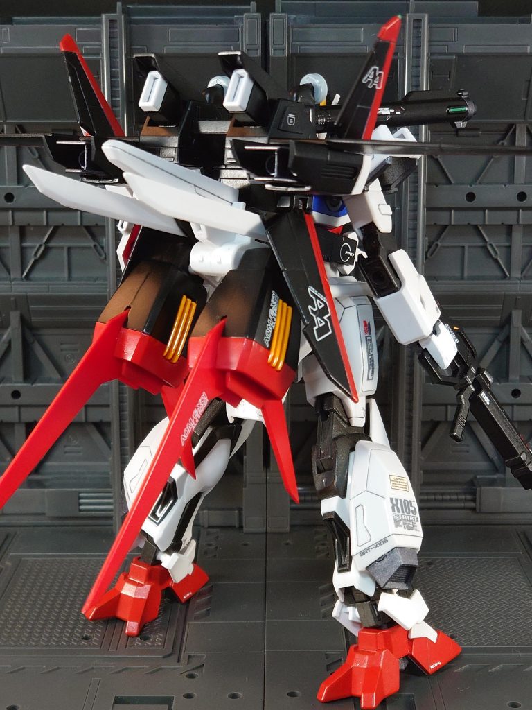 後ろ姿も気に入っています。初投稿+つたない製作スキルで見辛いかと思いますが、それでも自分の機体を発信し、皆様にここまで読んで頂け光栄です。本当にありがとうございますm(_ _)m