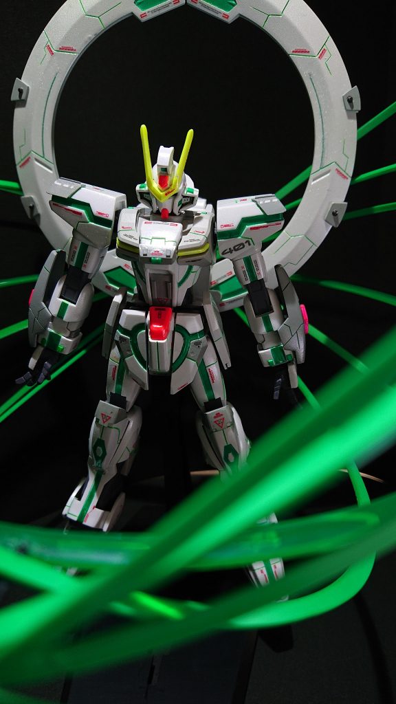 光の輪もプラ板で作成。一本はキット付属のものを使用しています。なぜこうなったのかも理由がありますので、後程。