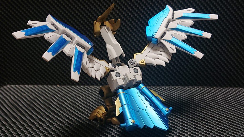 愛機の爆鳳扇青い部分ゎ全てガンダムマーカーのブルーメタリックで塗装しました。