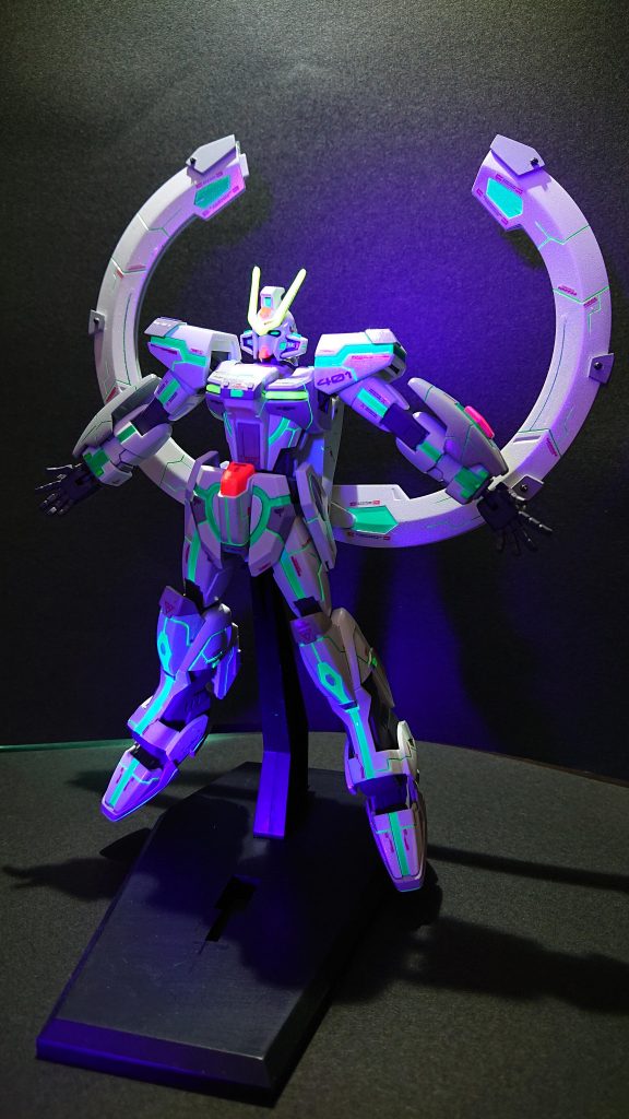 筋彫りガタガタしたり、プラチップ貼ったらいつのまにか取れてなくなっていたりと、結局1ヶ月以上かかったスターゲイザー。勉強させてもらいました。ガンプラ熱が冷めないうちに、次の作品に取り掛かろうと思っています。見ていただきありがとうございました！