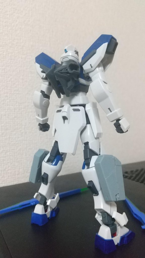 リアビュー

バックパックを完全に単一化するためにダブルリベイクライフルのキットのものを加工してバッチリ組み合わせました！本体のスラスターも残ってます