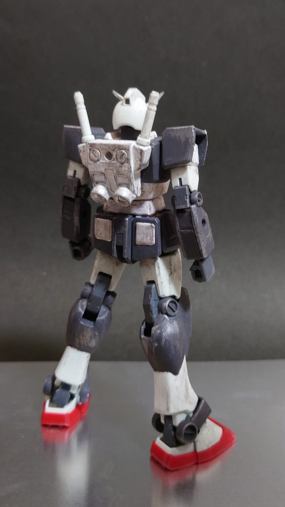 肩の形状変更と首の1ミリ延長以外はストレート組みです。カラーリングは黒！というよりガンダムメンテナンスハッチオープンを参考に淡めにしています。