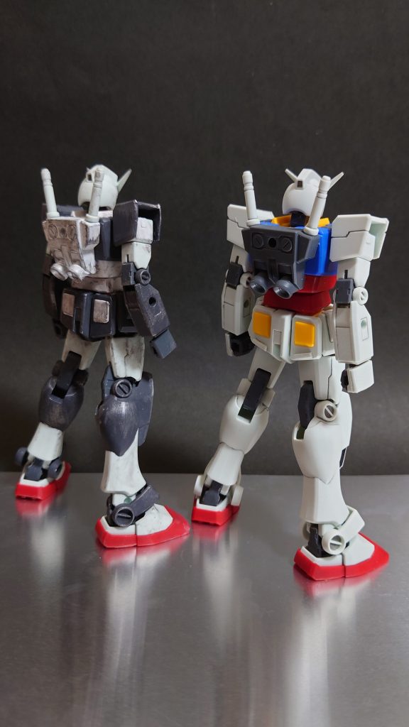 前回作ったRX-78-2と。まったく違う方向性の仕上げとなりました(^｡^;)