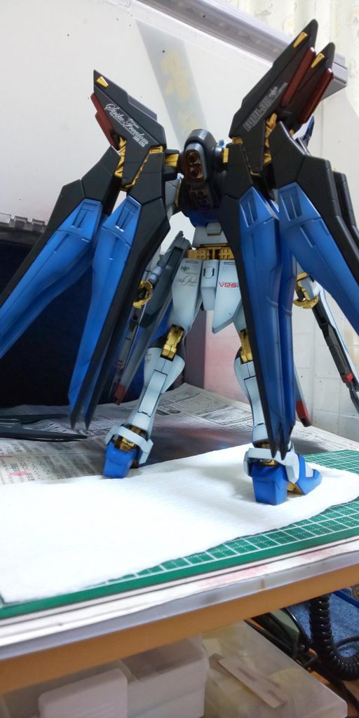 写真だと分かりにくいですが、バックパック内にバーニアを追加してます。