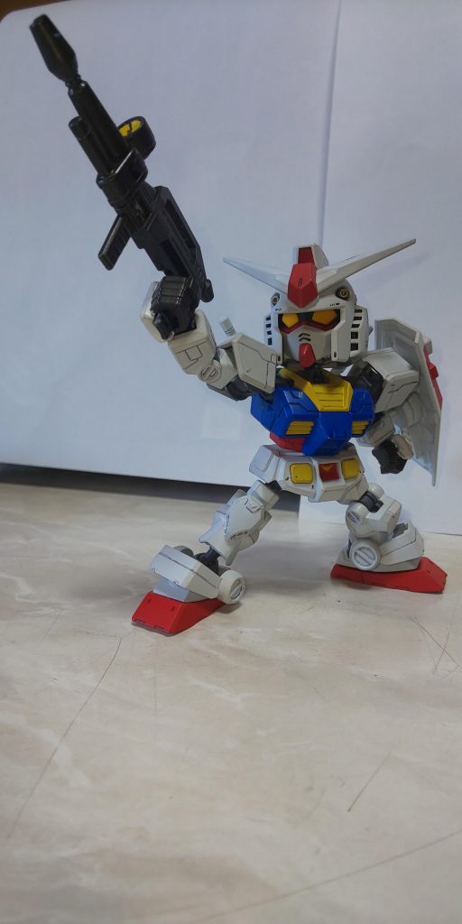 素体のCSガンダム。こちらも肉抜き埋め、スネの合わせ目消し、フレーム後ハメ加工などネット記事を参考にやってみました。