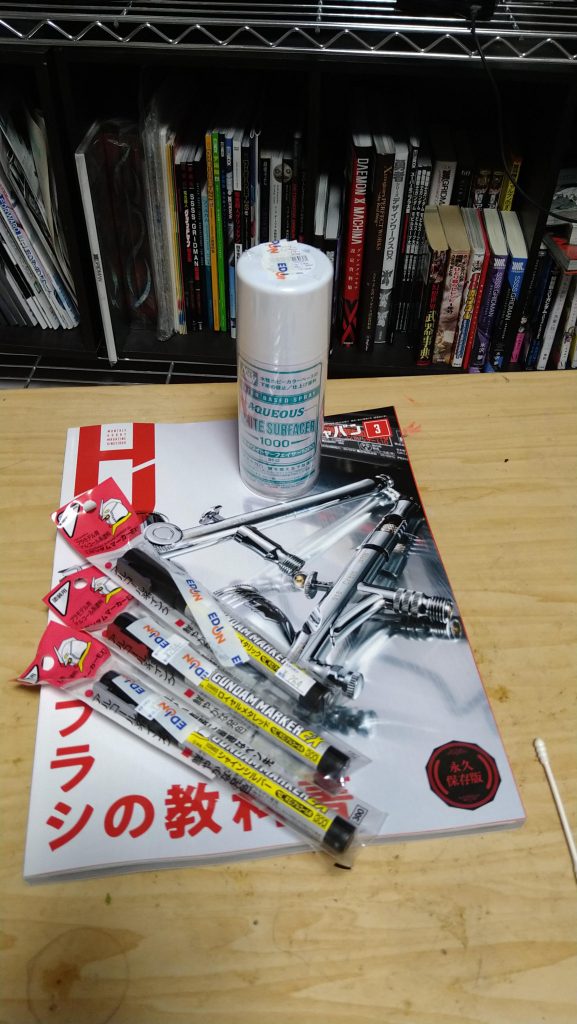 ホビージャパンと一緒に買った今回のメインの画材達、エアブラシを使用して塗装してます