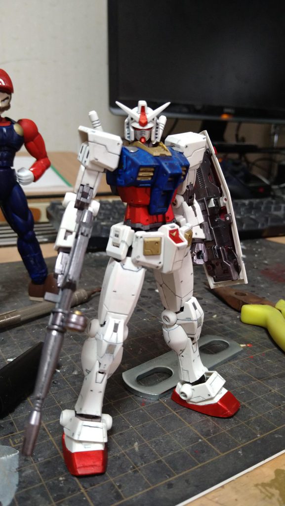 そして部分部分をやはりガンダムマーカーのシャインシルバーで仕上げ、つや消しクリアーを吹いて簡単フィニッシュしています