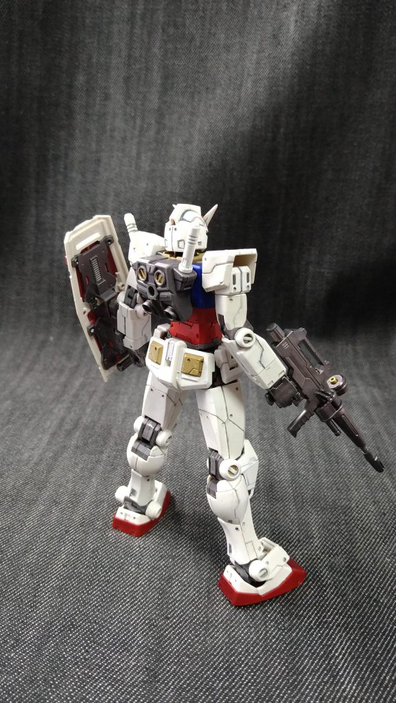 今回は塗装には、ガンダムマーカーEXと、新発売の水性サーフェイサーを使用して、新塗装のテスト的な意味の制作物でもあります。