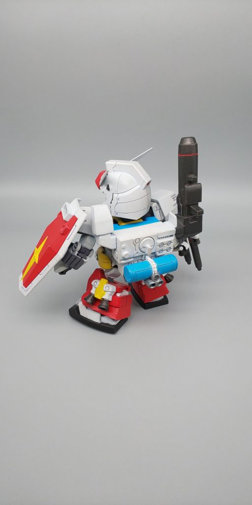 背面。塗装は充電式エアブラシを購入して使用。加工はもちろん塗装も初めての経験😆バックパックキャノンとか2連ビーム砲の砲身は白じゃないと思ってガンメタに🙊