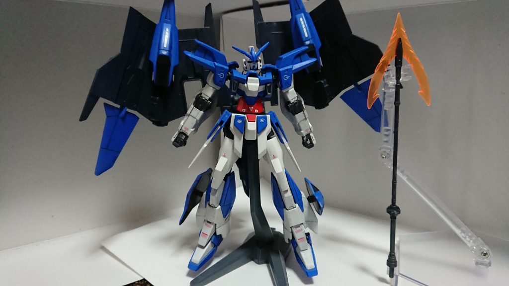 横に並べるとこの長さ。また、ビーム先端は発射することもできるので射撃武装としても使用できます(という設定です)