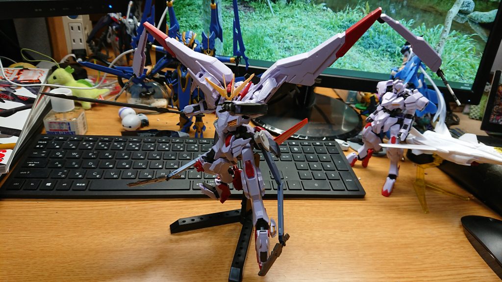 大体が完成した時。フリーダムのレールガンがいいサブアームになっているなと感じました。(背景は気にしないでね)