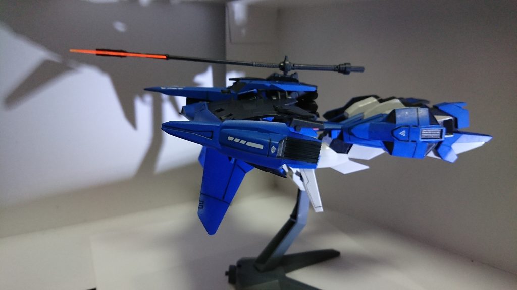 変形の際は膝のアーマーは内側に押し込むことでロックがかかるので垂れ下がったりはしないようになっています。
以下制作工程になります