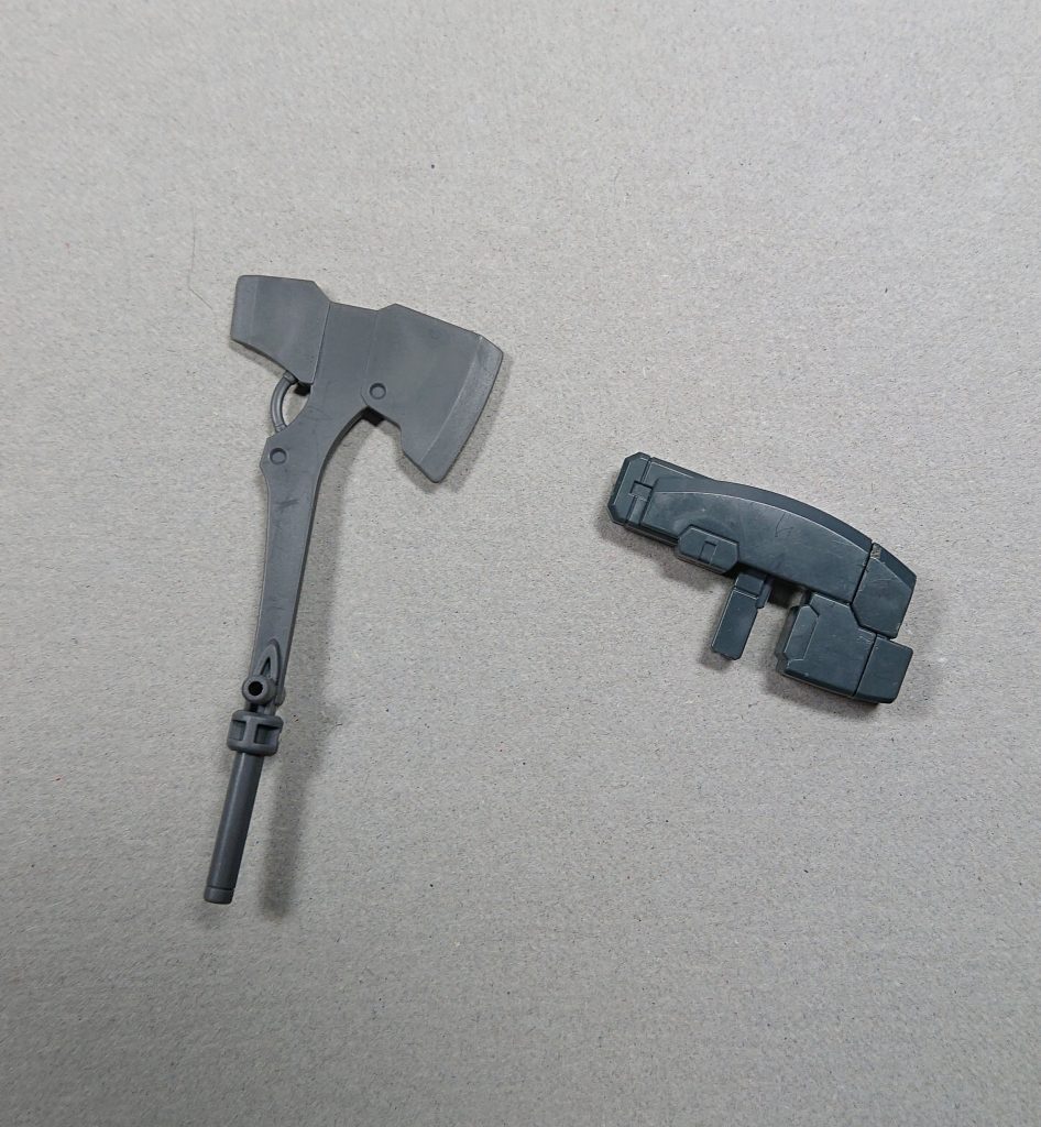 外付けの武装はグレイズアックスとショートグレネードガンどちらもB形態で使用される。