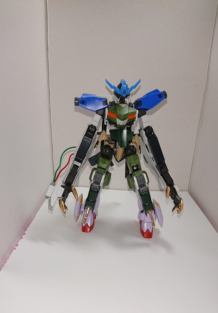 F形ロードアストレイダブルリベイクを参考にして作りました。模型店二軒探したけど見つからなかったのでコンセプトだけ採用です。