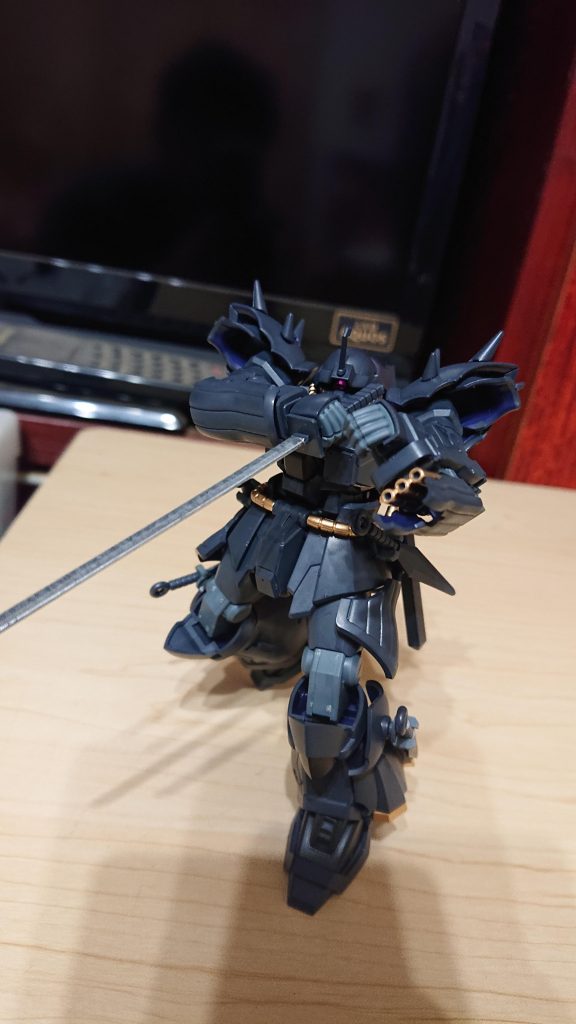 ちなみに目に付きにくい部分(肩の裏とか武器の裏)はいつも塗装してません。