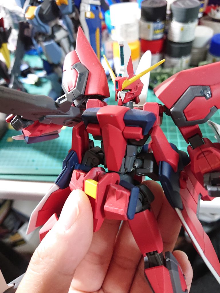 イージスは腹部切断したり、方もボールジョイント入れて回るようになってます。 