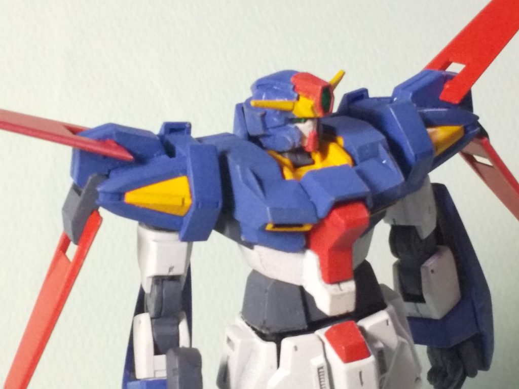 アンテナ基部は本来の設定では高精度センサーですが、この機体では強力ビーム砲というチート設定。