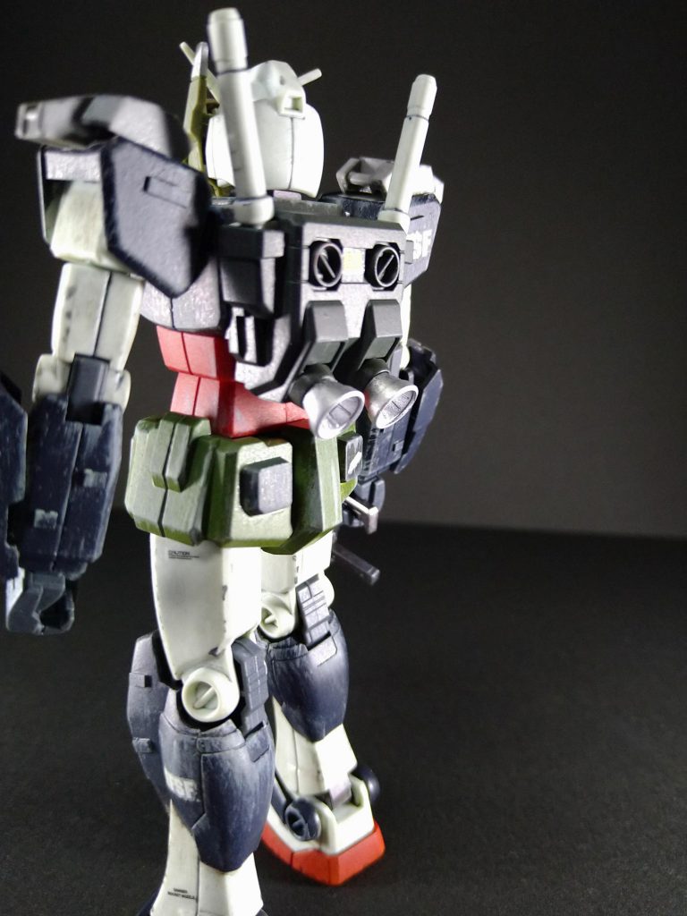 キットのバーニアは一体成型だったので、切り落とし、市販パーツに変更しています。