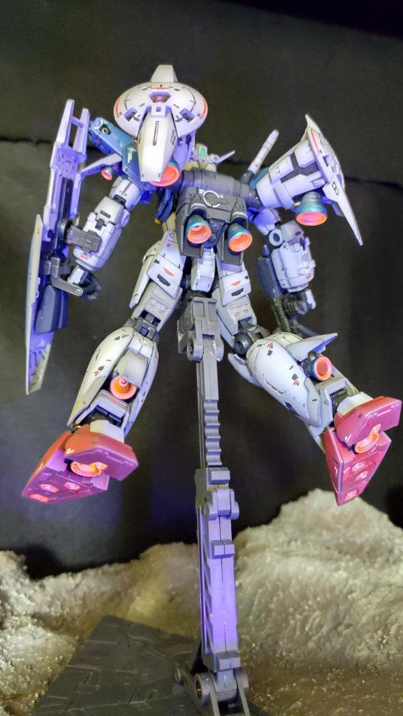 今回はクリアパーツ、バーニアノズルは蛍光塗料で塗装してます。
ブラックライト大活躍です✨