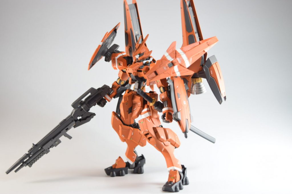 最後に宇宙戦仕様。宇宙で戦うなら多少デッドウェイトでもエエやろという思いからテルティウムアームズとダイバーエースユニットの一部パーツで推進力向上を図りました(素人談)